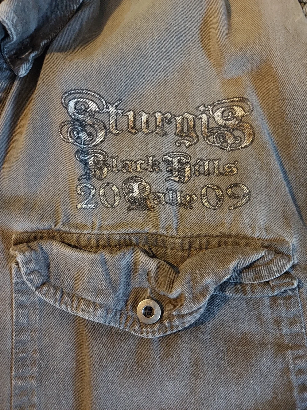 VINTAGE 2009 Sturgis Black Hills Rally Sleeveless Denim Biker Shirt